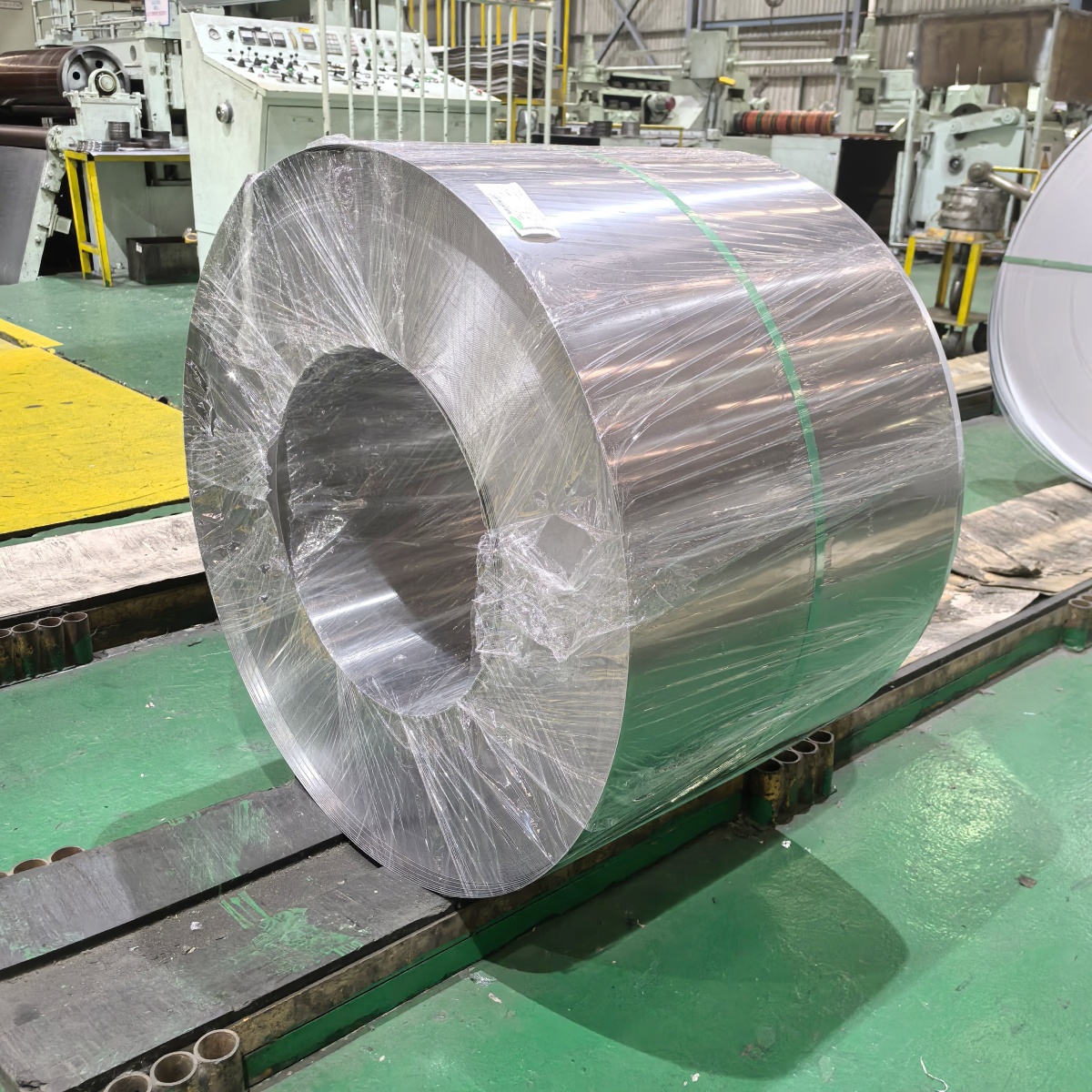 Durable 304 Stainless Steel Coil - Hot/Cold Rolled for Kitchen & Engineering Projects