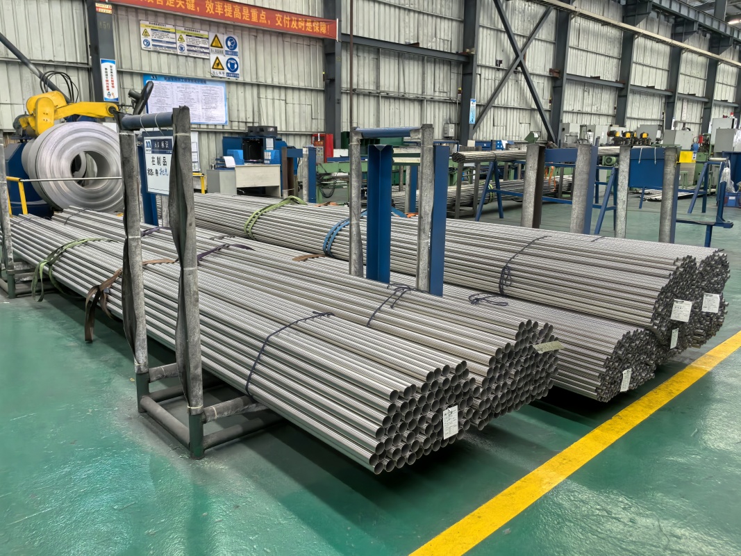 A Complete Guide to Surface Finishes for 304/316L Stainless Steel Pipes: Benefits and Applications